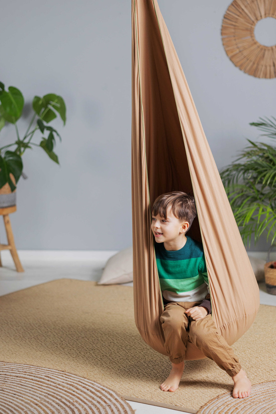 Balançoire Cocoon pour enfants - Terrier dans les arbres